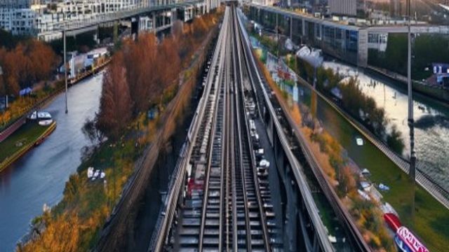 Ukraine Targets Crimea's Railway Bridge in Strategic Military Move | castletotowap, psg wijnaldum, n