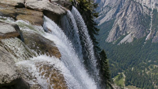Tragic Incident at Yosemite: Visitor Swept Over Waterfall | www olxbayar com, indahjp rtp